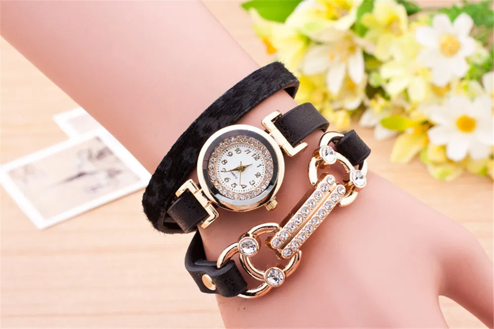 Fashion Casual Long Leather Strap watches Women Popular Jewelry Ethnic Style Surround the Wrist Quartz Watch Clock 8 Colors